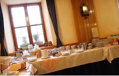 Traditionsgasthof Gruener Baum Hotel *