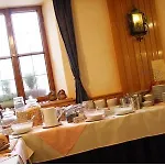 Traditionsgasthof Gruener Baum Hotel *