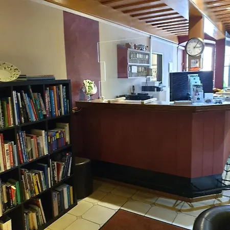 Traditionsgasthof Gruener Baum Hotel *