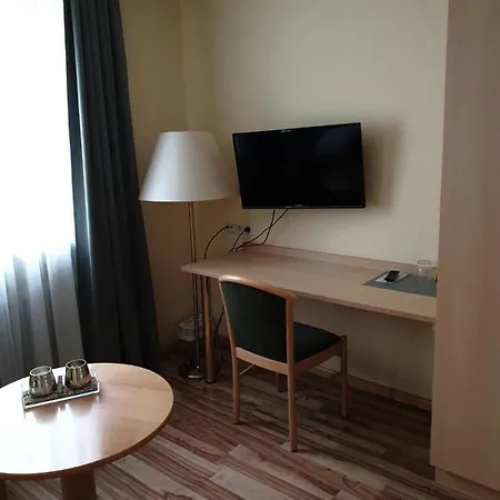 Traditionsgasthof Gruener Baum Hotel *