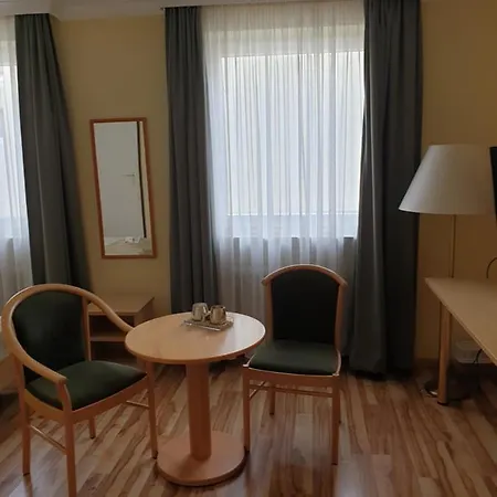 Traditionsgasthof Gruener Baum Hotel