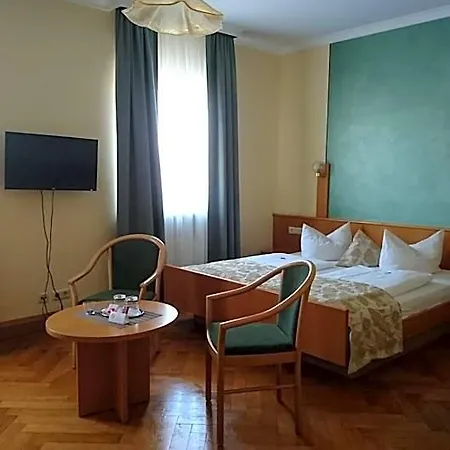 Hotell Traditionsgasthof Gruener Baum *