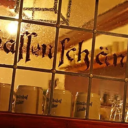 Traditionsgasthof Gruener Baum *