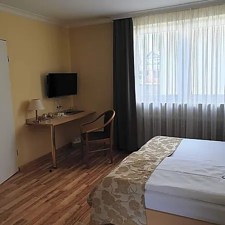 Traditionsgasthof Gruener Baum Ξενοδοχείο *