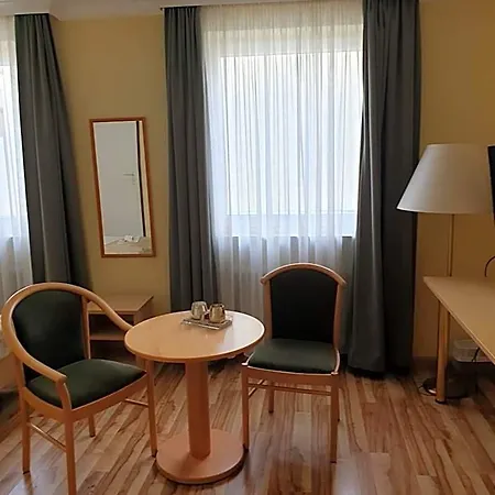 Hotell Traditionsgasthof Gruener Baum *