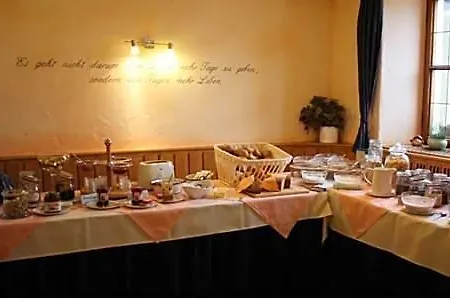 Traditionsgasthof Gruener Baum Ξενοδοχείο *