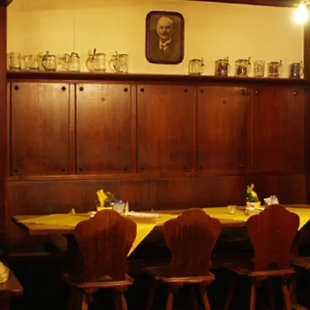 מלון Traditionsgasthof Gruener Baum באד שטפלשטיין