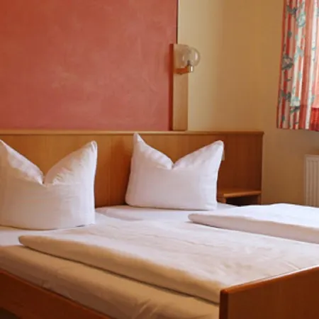 Traditionsgasthof Gruener Baum Hotel Bad Staffelstein