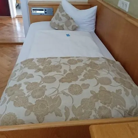 Traditionsgasthof Gruener Baum Bad Staffelstein