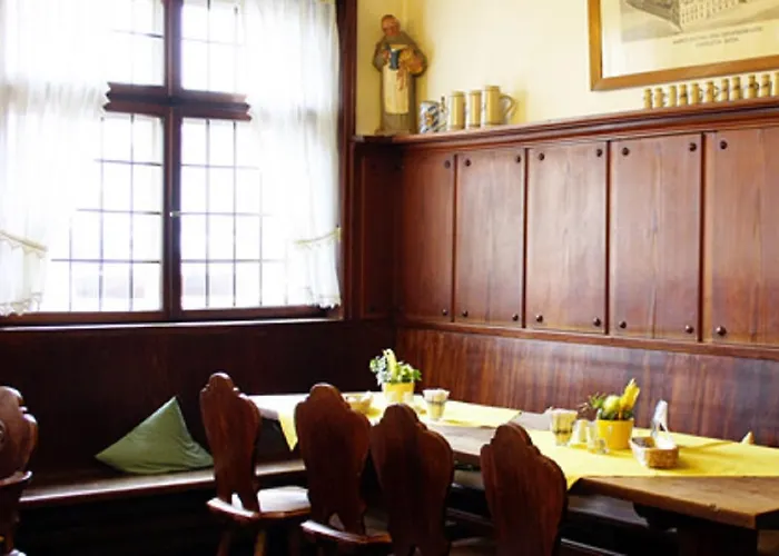 Traditionsgasthof Gruener Baum Hotel